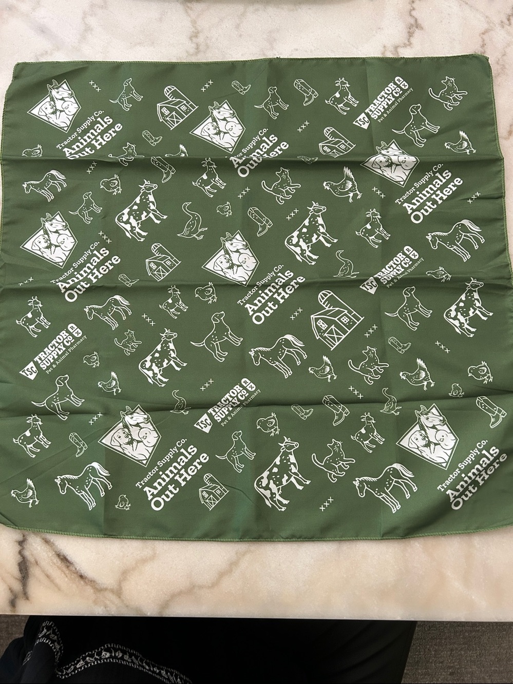 Pet Bandana Tractor Supply Co. Animals out here Scarf-Brand New Large Dog scarf